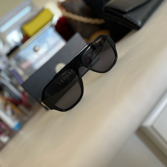 Versace sun glasses - Picture 5 of 5